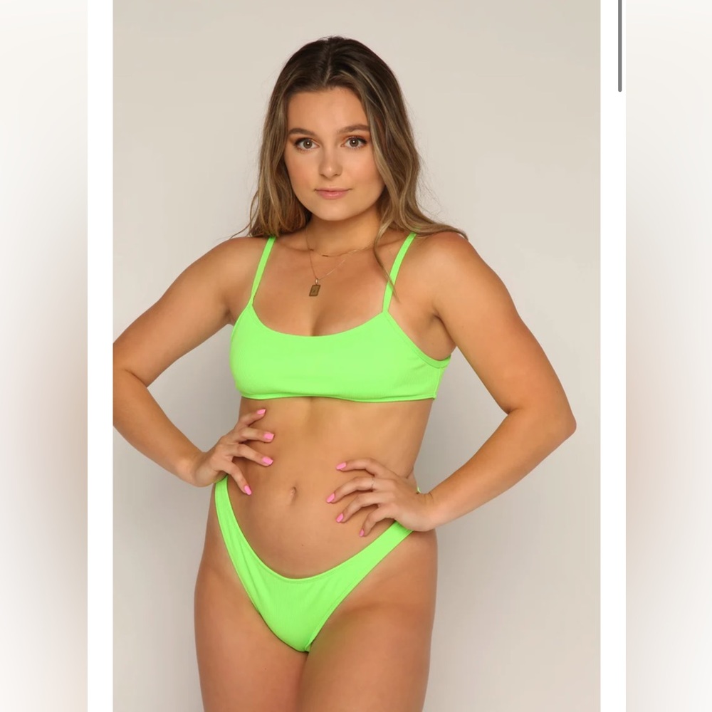 Bikini - Picture 10 of 10